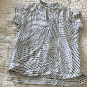 Lloyal Hana linen blend maternity/ nursing top - S - great work top